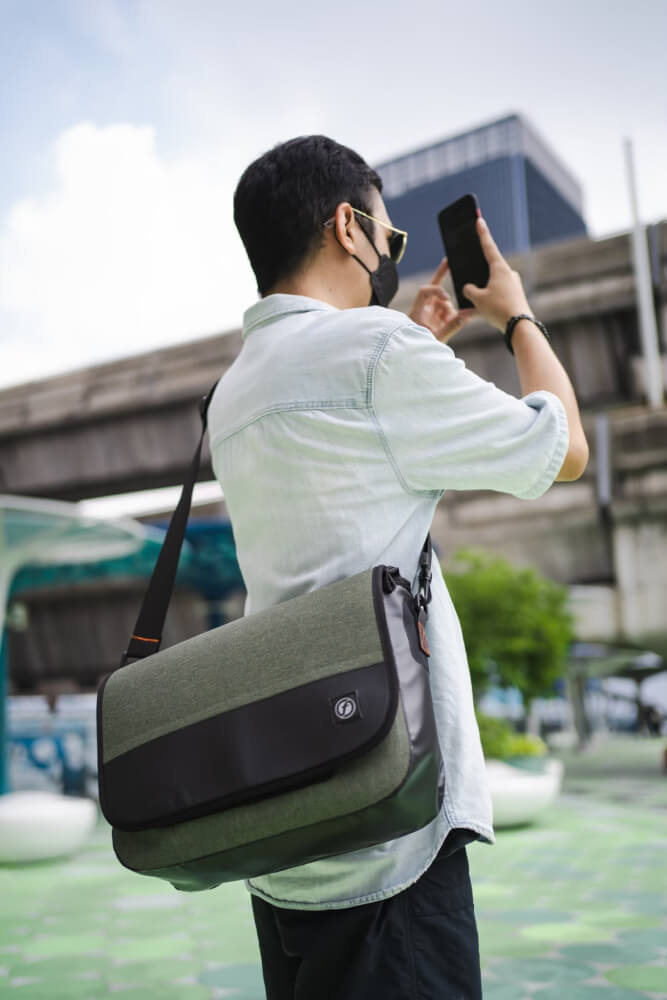 กระเป๋าสะพายข้างกันน้ำ FEELFREE URBANION ECO รุ่น MESSENGER BAG สี BLACK_9